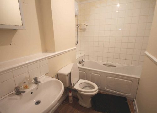 2 Bedroom Flat for Sale in Erith