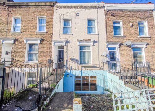 One bed flat in Waverly Road, Plumstead
